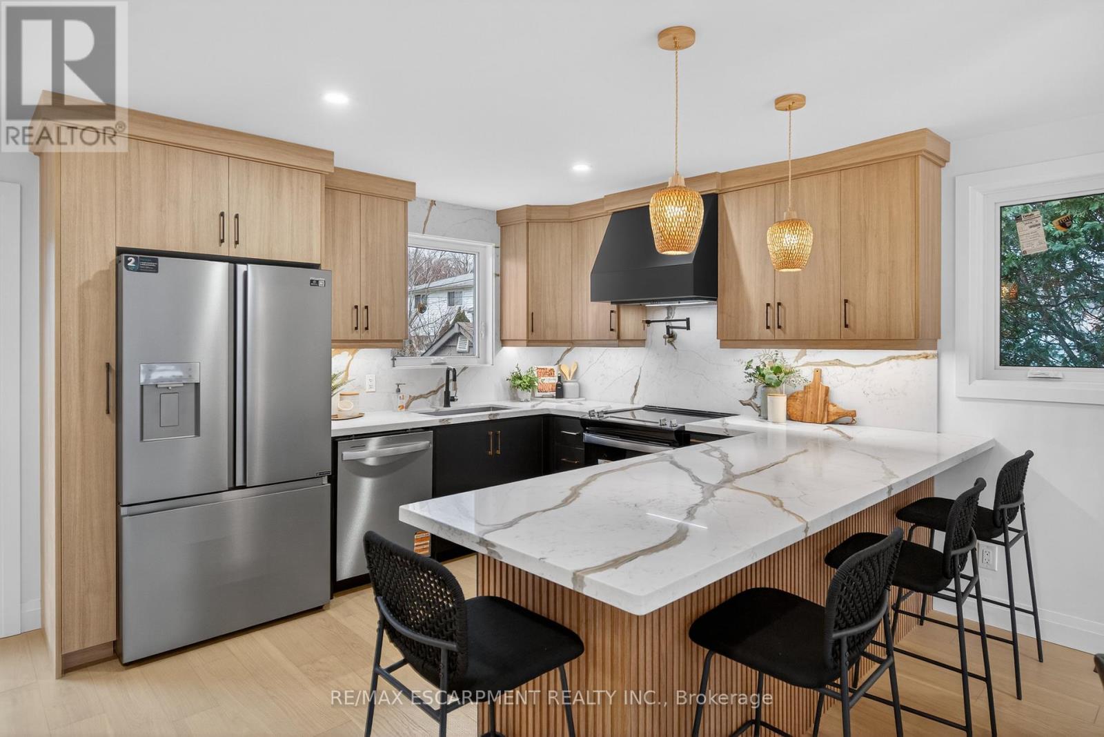 5375 Riverside Drive, Burlington, Ontario  L7L 3X9 - Photo 14 - W12693682