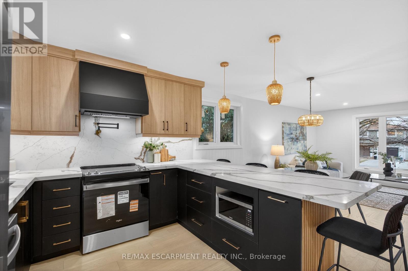 5375 Riverside Drive, Burlington, Ontario  L7L 3X9 - Photo 16 - W12693682