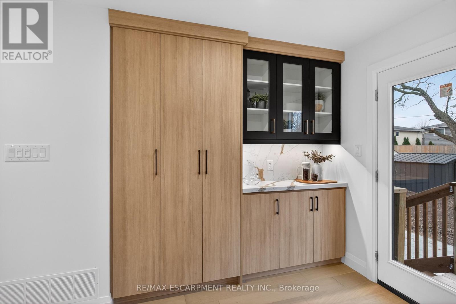 5375 Riverside Drive, Burlington, Ontario  L7L 3X9 - Photo 18 - W12693682