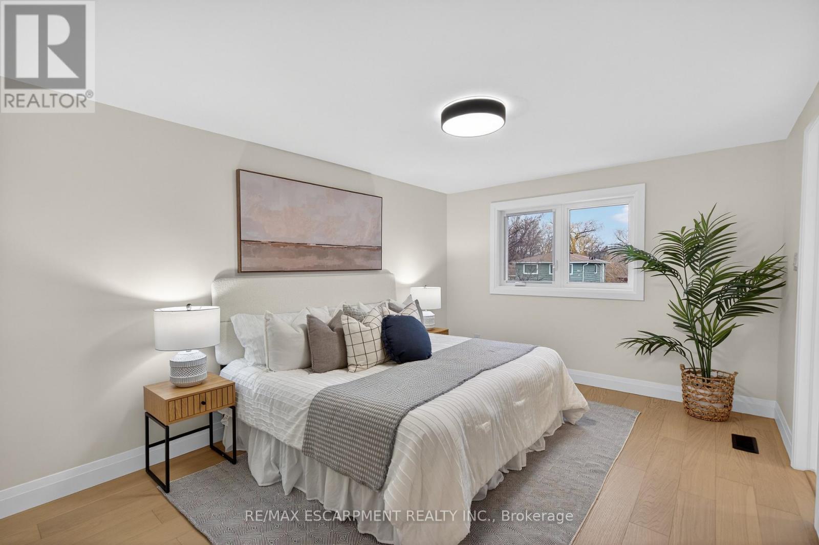 5375 Riverside Drive, Burlington, Ontario  L7L 3X9 - Photo 23 - W12693682