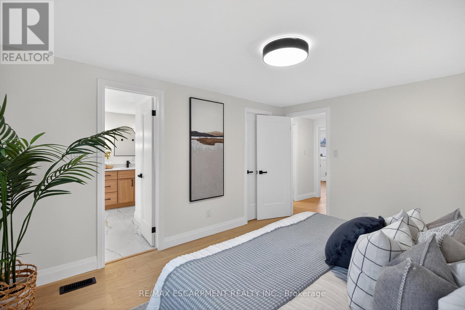 5375 Riverside Drive, Burlington, Ontario  L7L 3X9 - Photo 24 - W12693682