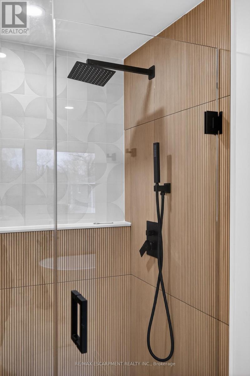 5375 Riverside Drive, Burlington, Ontario  L7L 3X9 - Photo 28 - W12693682