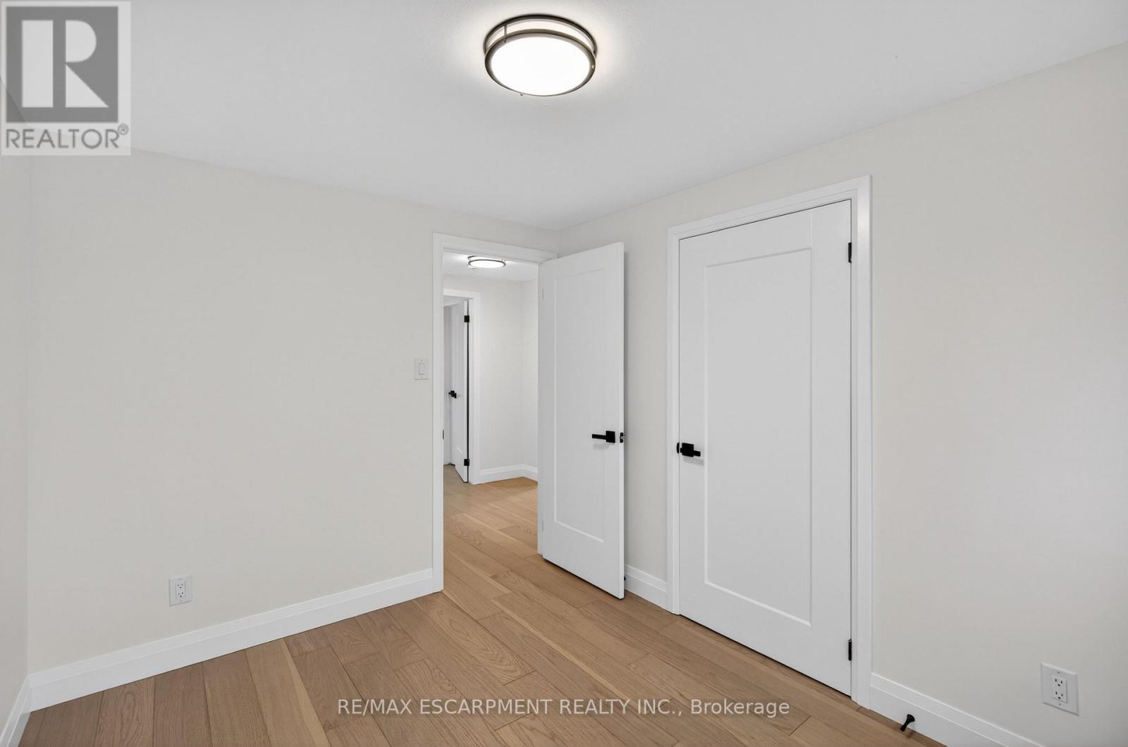 5375 Riverside Drive, Burlington, Ontario  L7L 3X9 - Photo 29 - W12693682