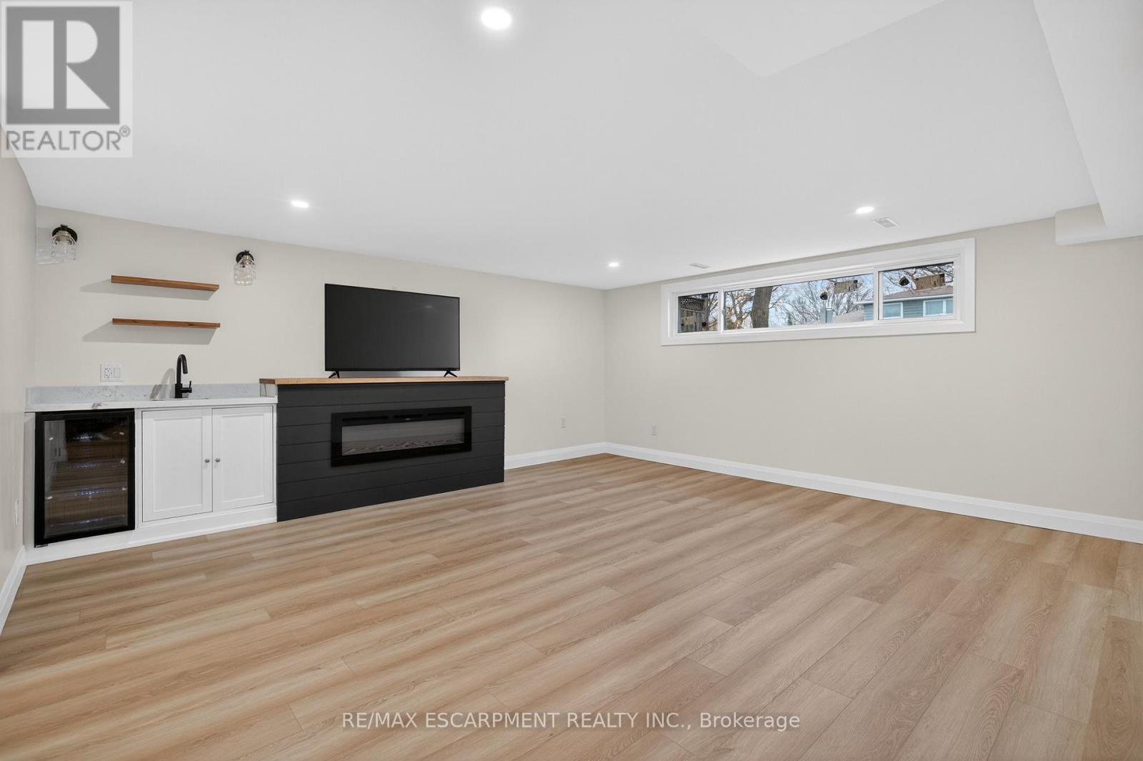 5375 Riverside Drive, Burlington, Ontario  L7L 3X9 - Photo 32 - W12693682