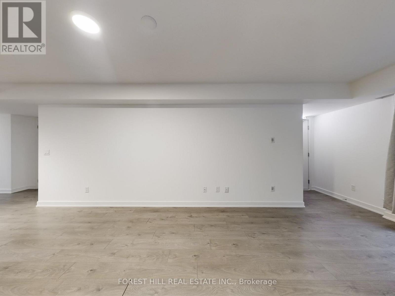 110 - 1135 Cooke Boulevard, Burlington, Ontario  L7T 4A8 - Photo 7 - W12693692