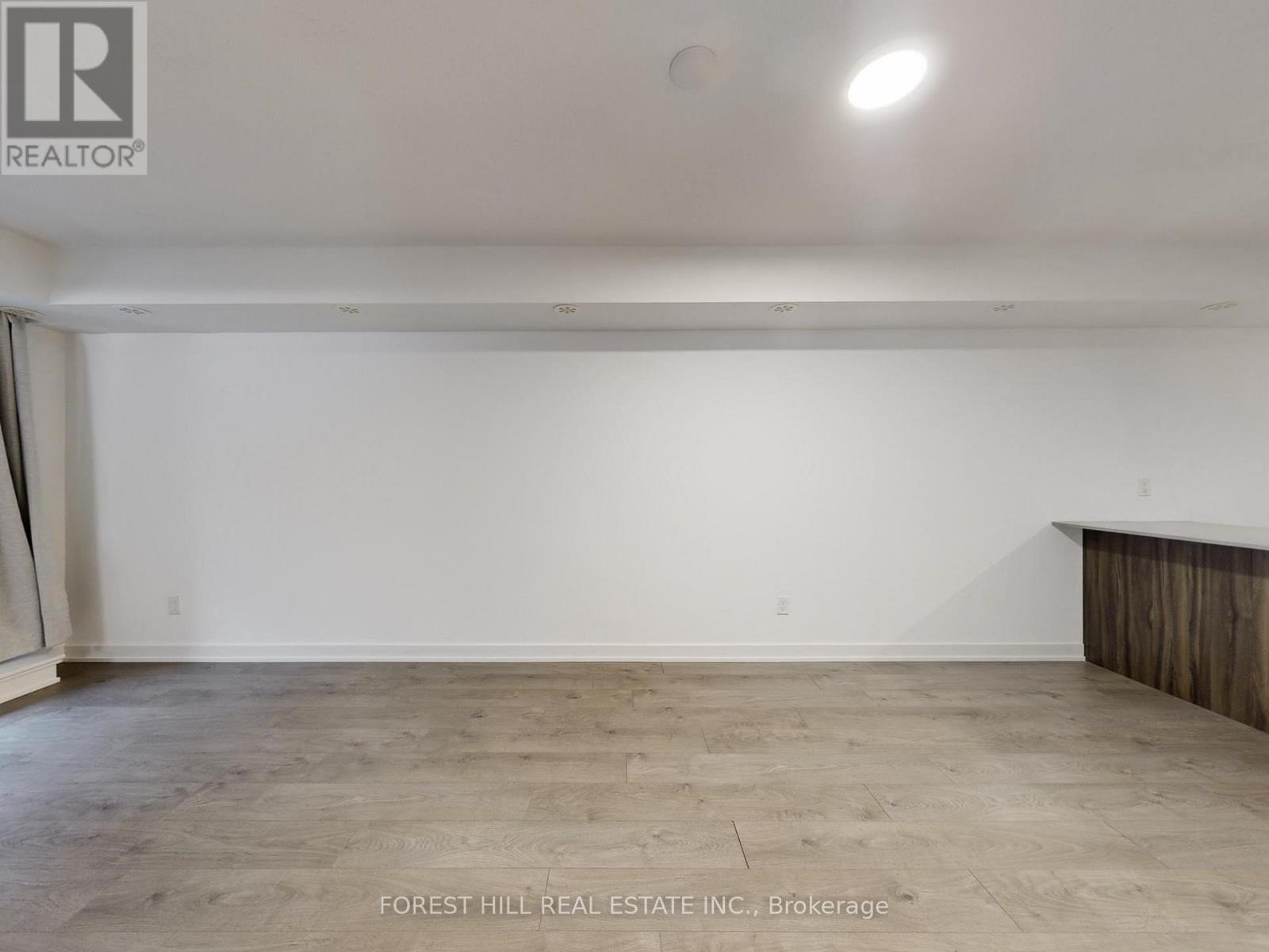 110 - 1135 Cooke Boulevard, Burlington, Ontario  L7T 4A8 - Photo 8 - W12693692