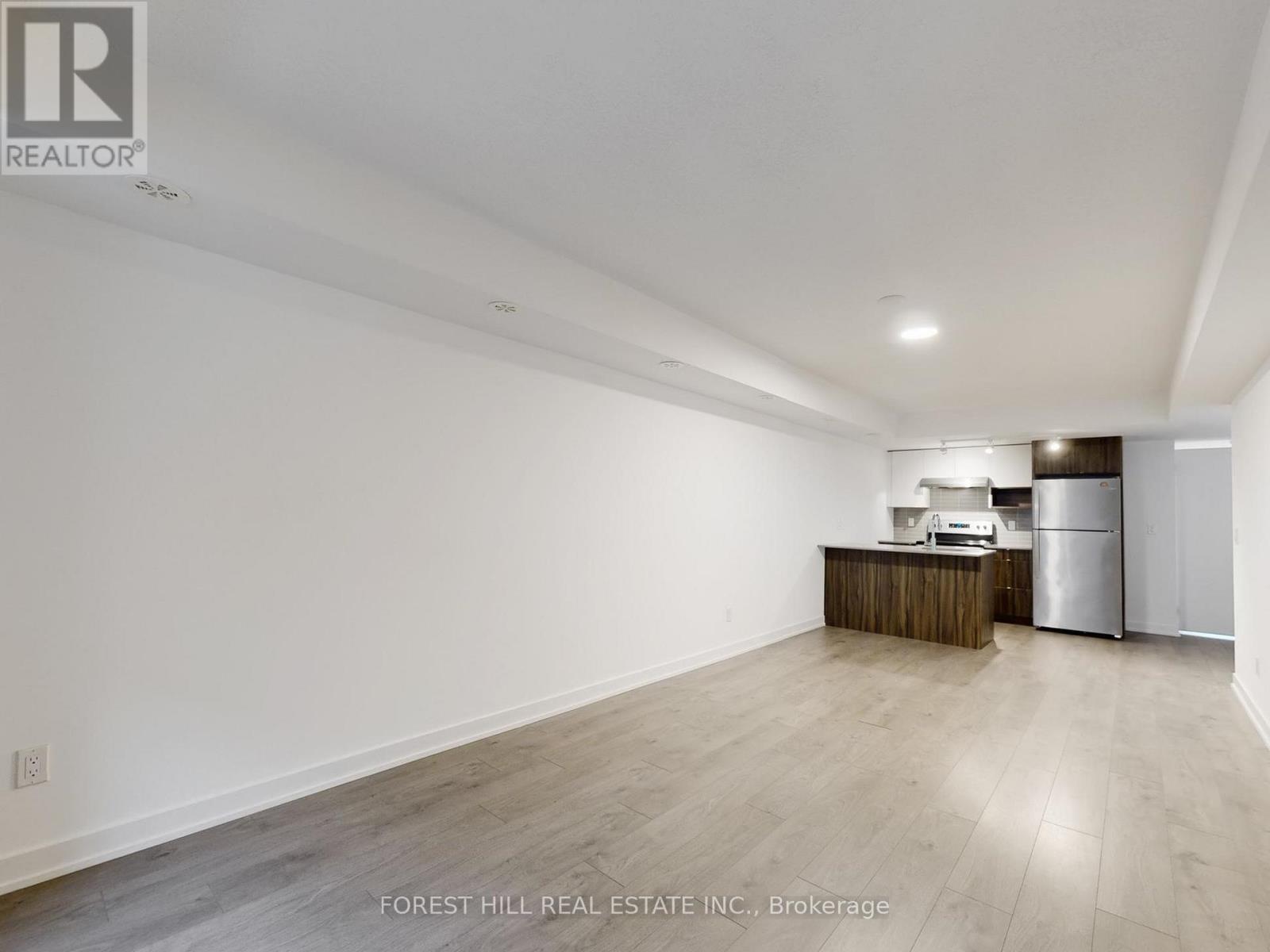 110 - 1135 Cooke Boulevard, Burlington, Ontario  L7T 4A8 - Photo 9 - W12693692