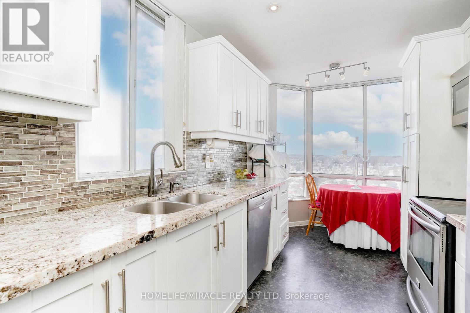 1705 - 26 Hanover Road, Brampton, Ontario  L6S 4T2 - Photo 11 - W12693696