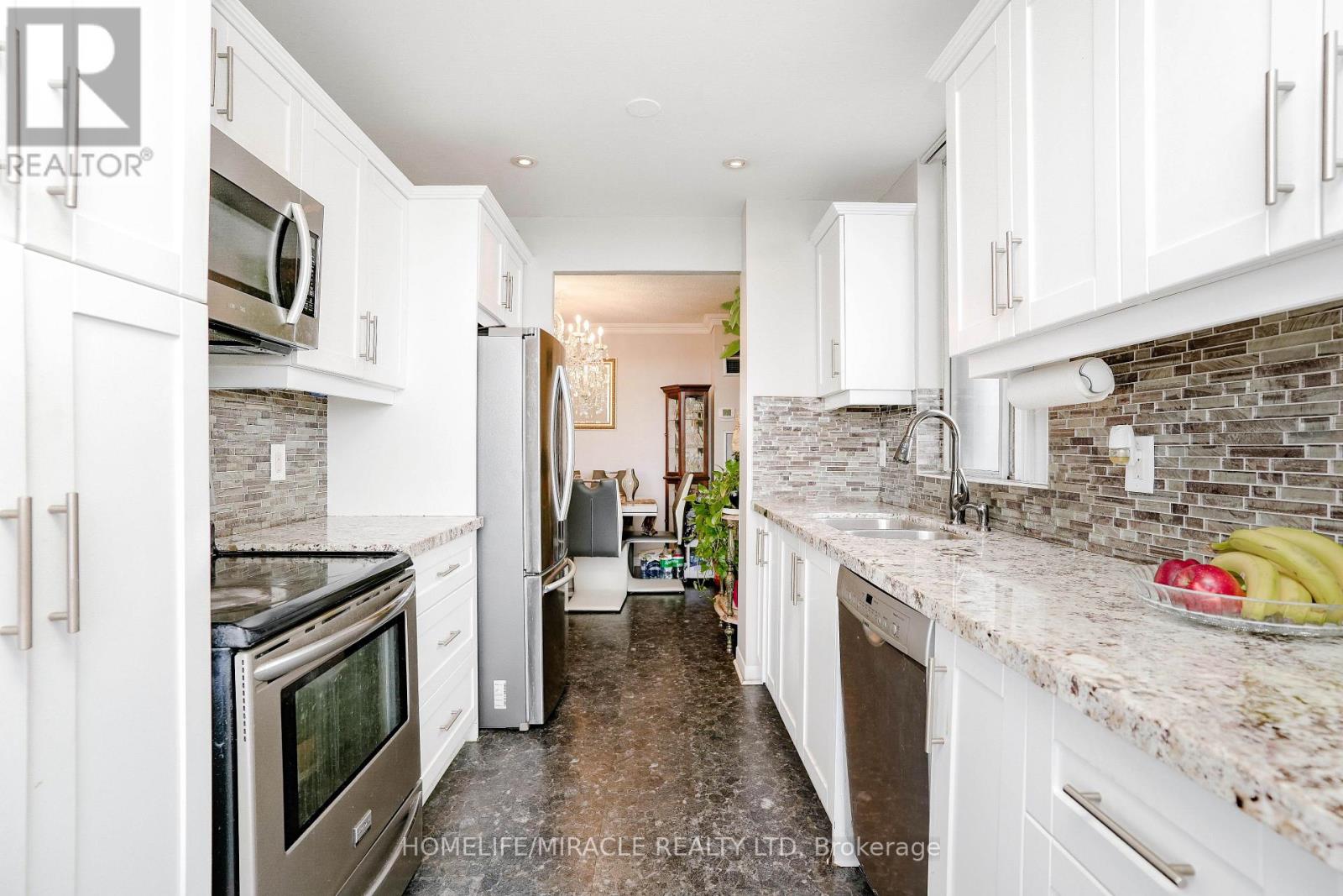 1705 - 26 Hanover Road, Brampton, Ontario  L6S 4T2 - Photo 13 - W12693696