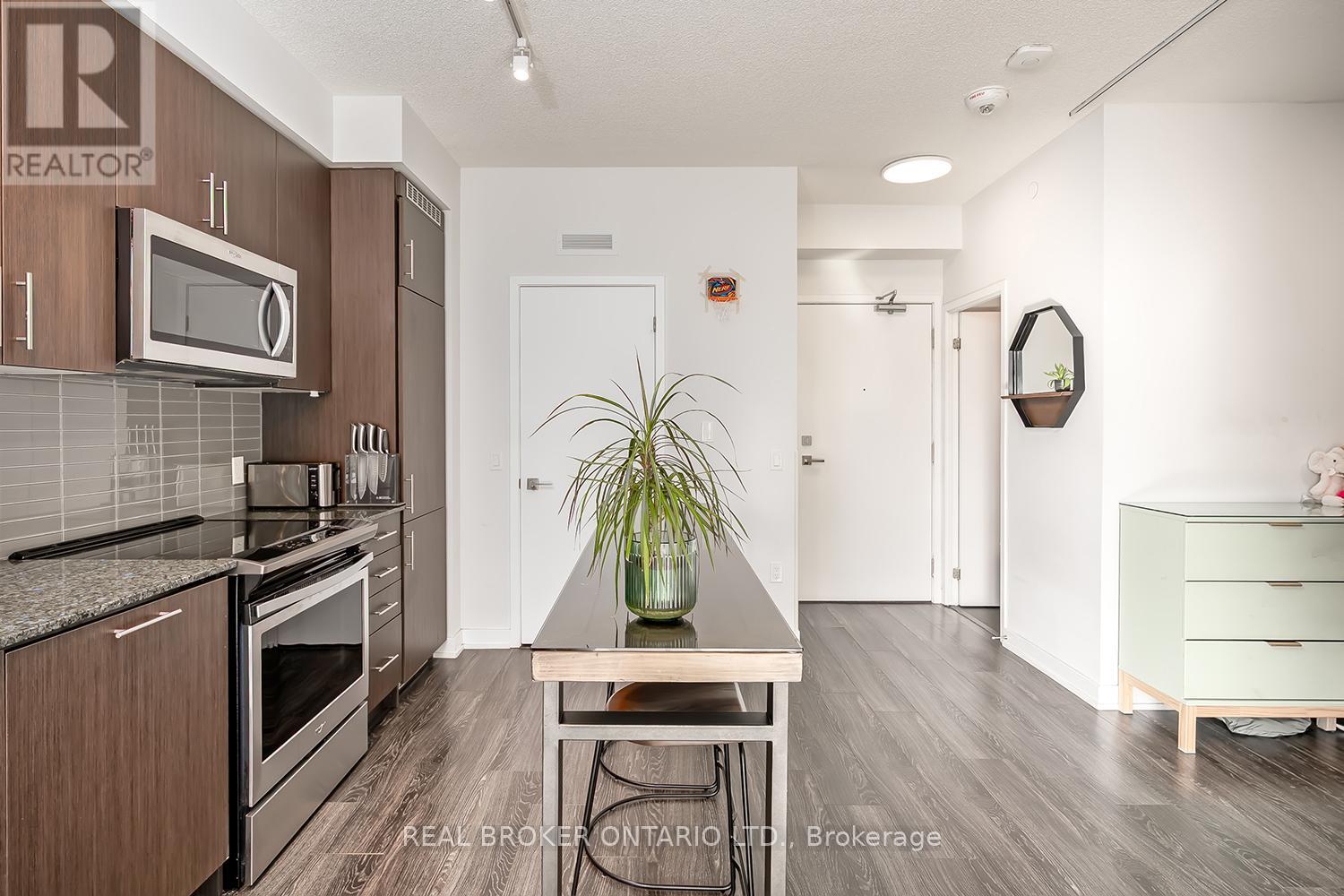 1808 - 4085 Parkside Village Drive, Mississauga, Ontario  L5B 0K9 - Photo 5 - W12693706