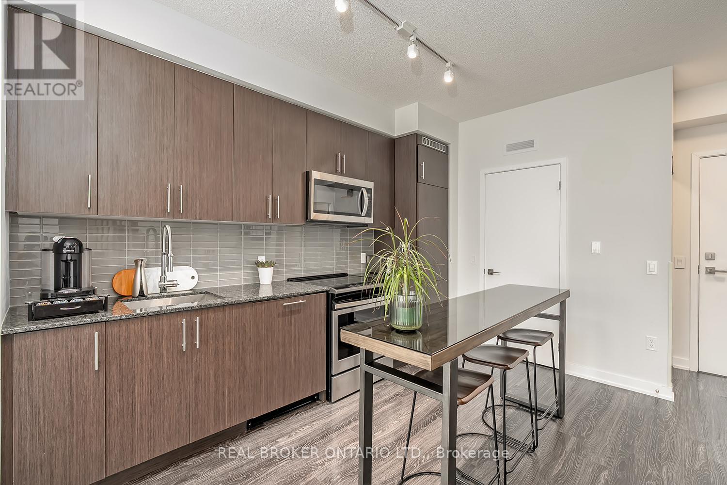 1808 - 4085 Parkside Village Drive, Mississauga, Ontario  L5B 0K9 - Photo 8 - W12693706