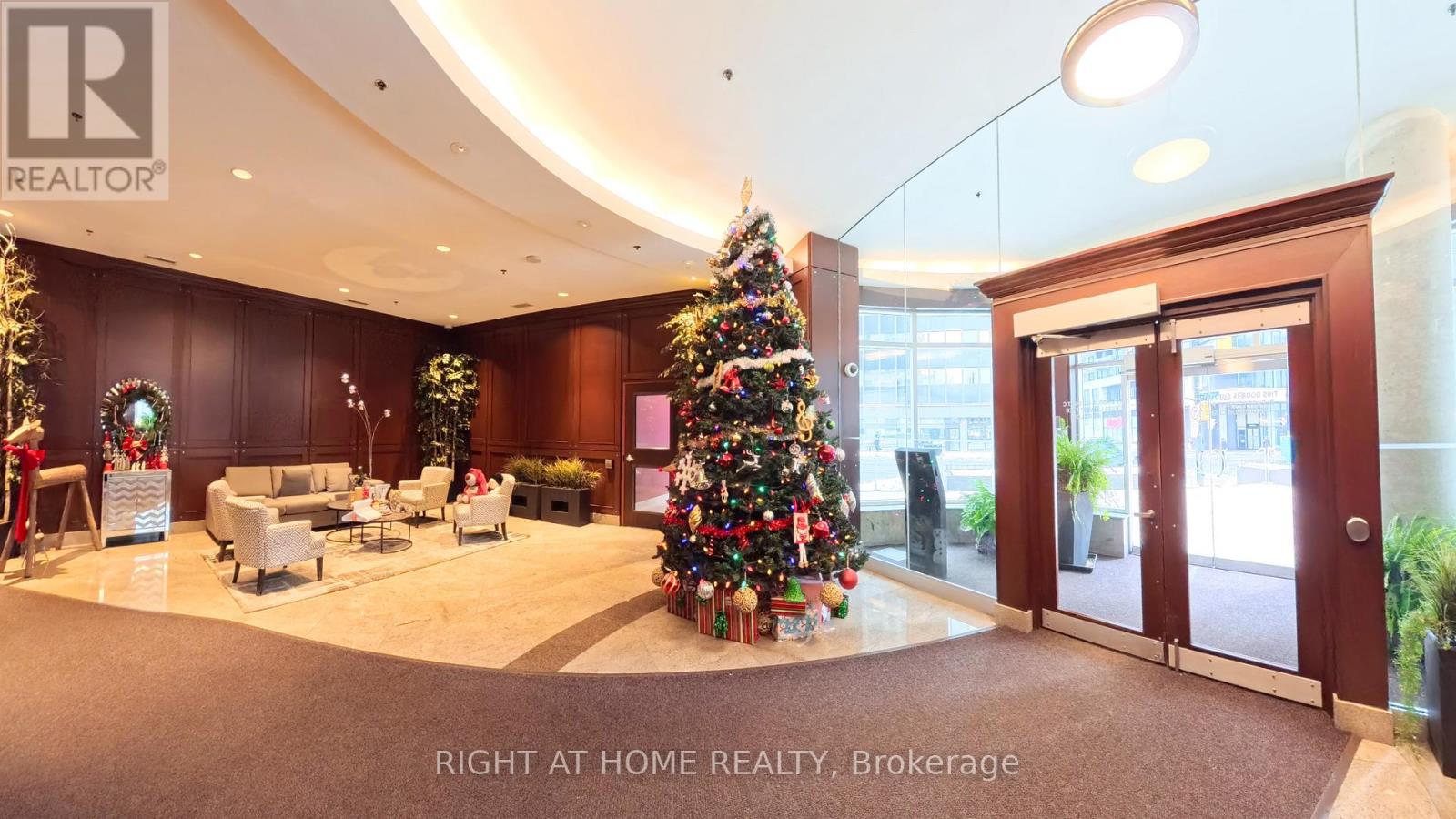 1901 - 234 Rideau Street, Ottawa, Ontario  K1N 0A9 - Photo 2 - X12632210