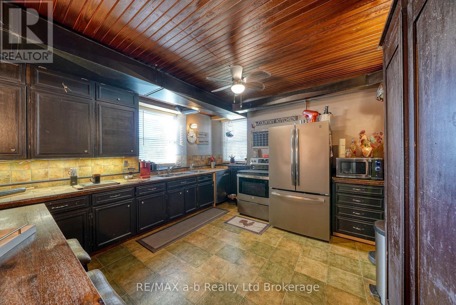 5924 Putnam Road, Thames Centre, Ontario  N0L 2J0 - Photo 18 - X12473804