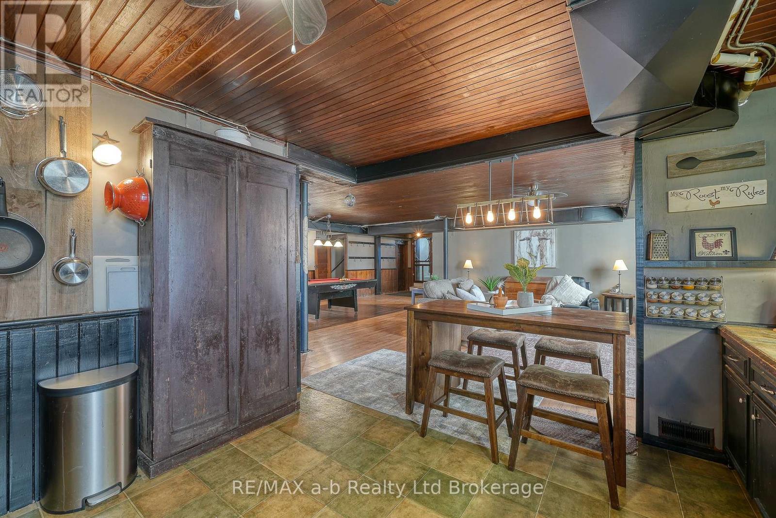 5924 Putnam Road, Thames Centre, Ontario  N0L 2J0 - Photo 28 - X12473804