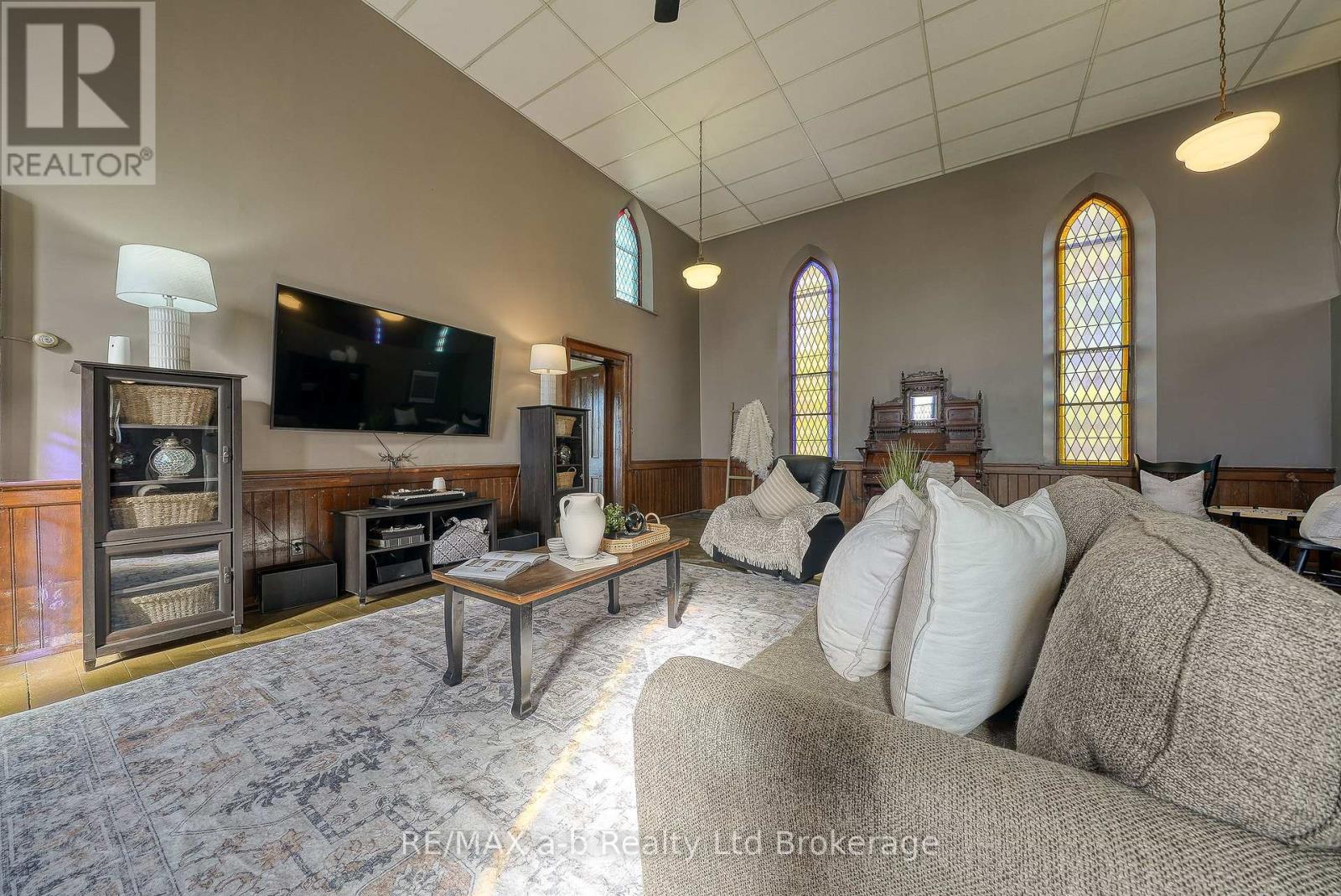 5924 Putnam Road, Thames Centre, Ontario  N0L 2J0 - Photo 8 - X12473804