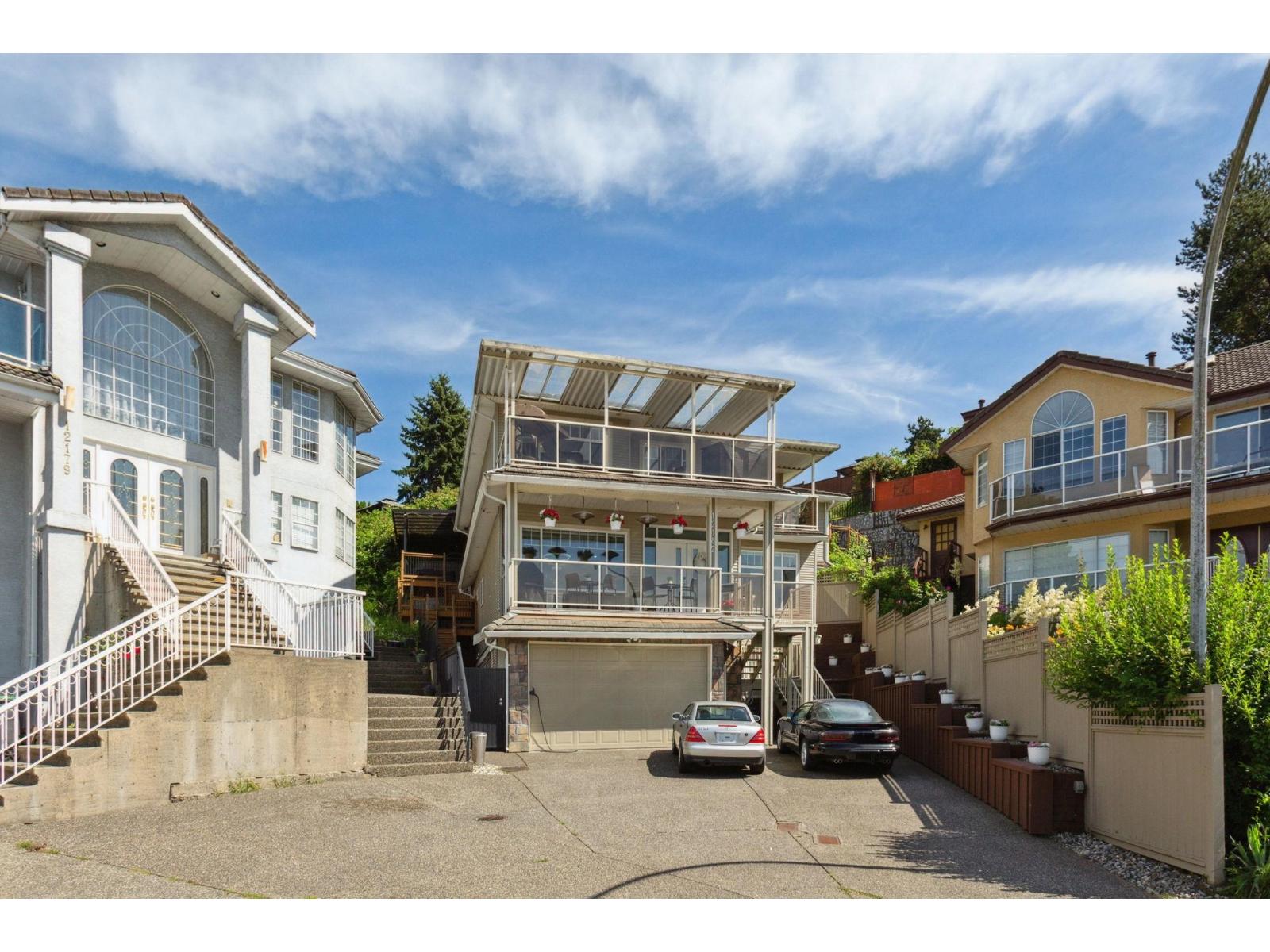 12182 101b Avenue, Surrey, British Columbia  V3V 7X6 - Photo 1 - R3076760