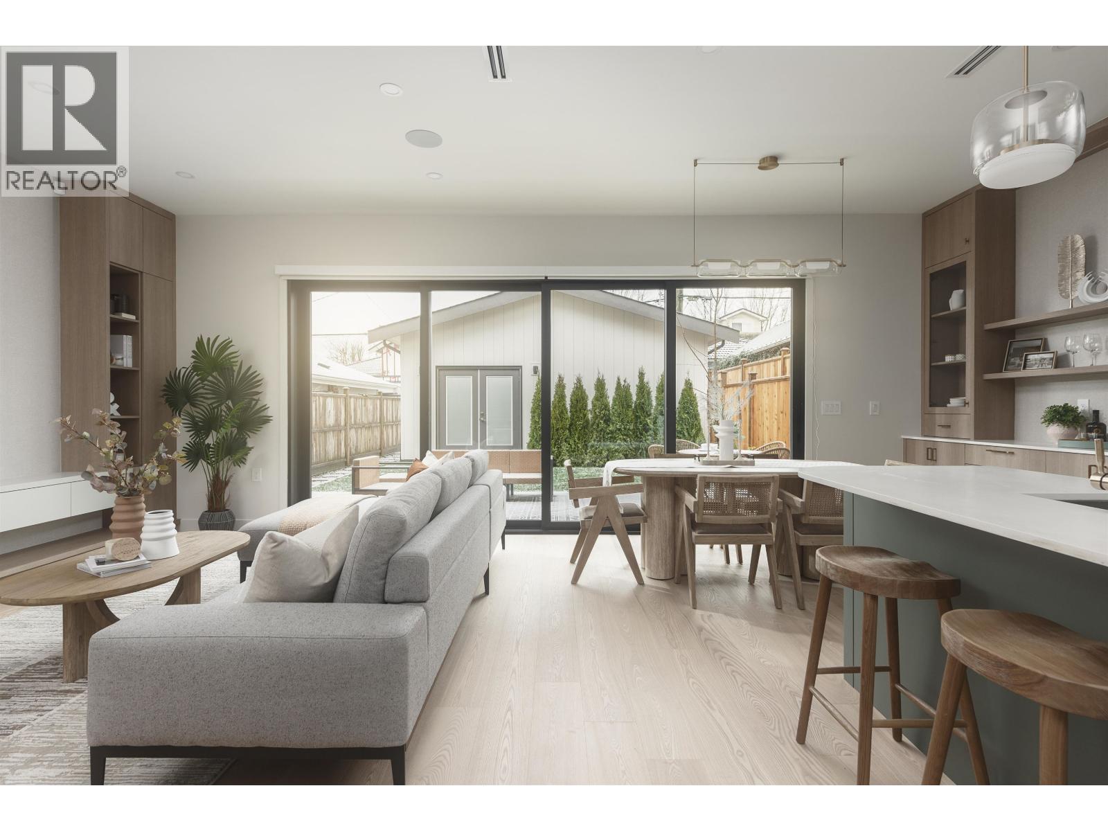 2 476 E 20TH AVENUE, Vancouver, British Columbia