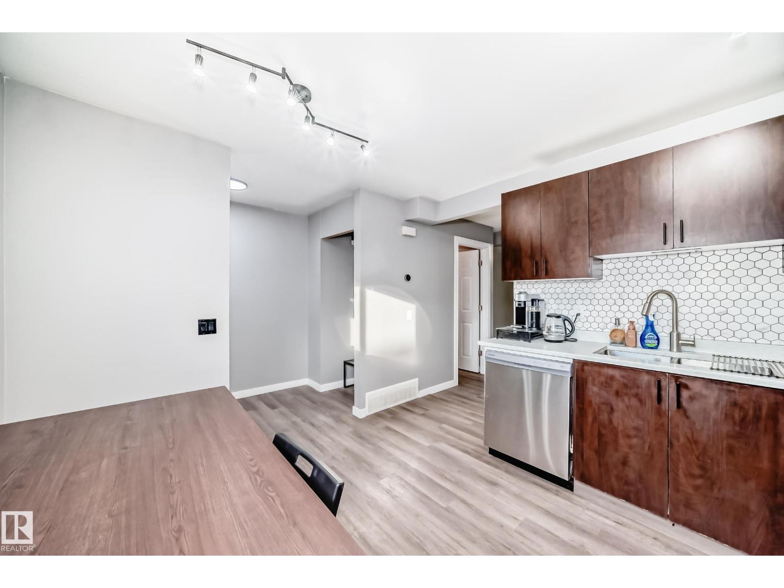 1272 Lakewood Rd W Nw, Edmonton, Alberta T6K 3P2 - Photo 5 - E4469940