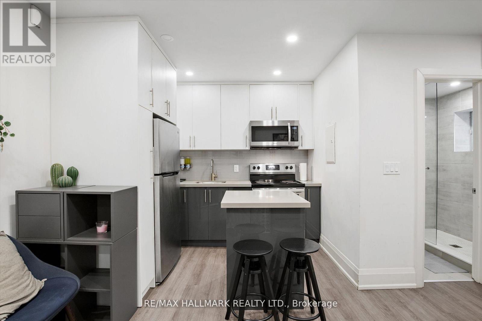 8 - 595 St Clair Avenue W, Toronto (Wychwood), Ontario  M6C 1A3 - Photo 5 - C12693772