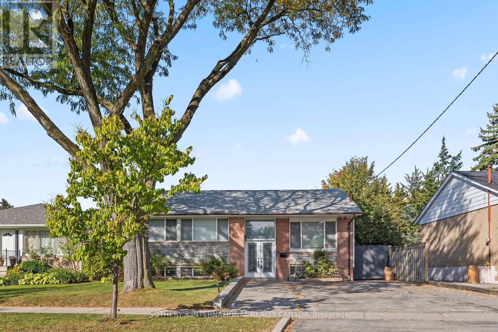 108 Lynedock Crescent, Toronto, Ontario  M3A 2B1 - Photo 2 - C12693776