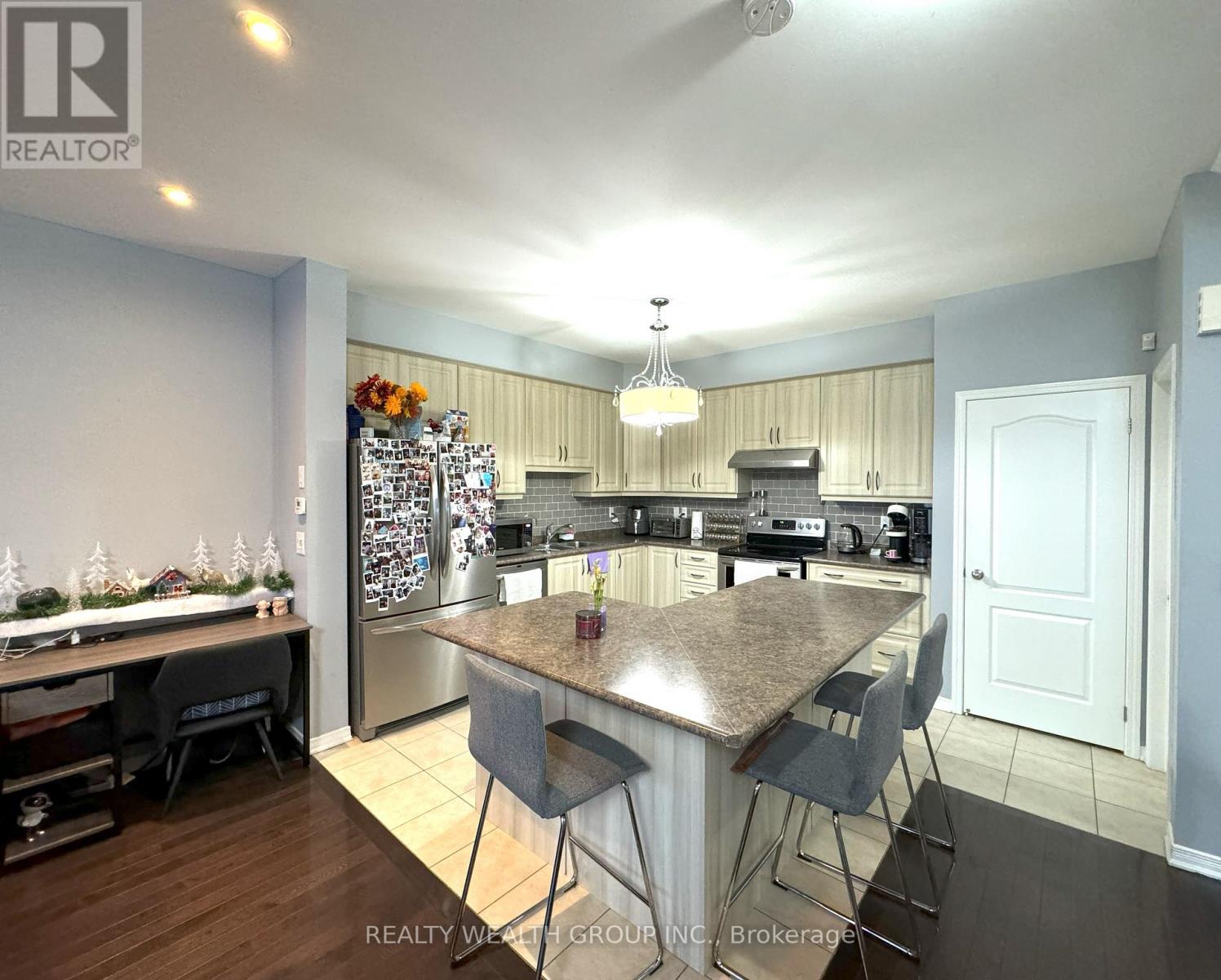 26 Larson Peak Road, Caledon, Ontario  L7C 3P5 - Photo 4 - W12693734