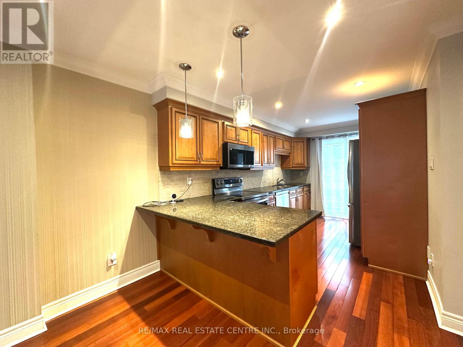 40 - 60 Hanson Road, Mississauga, Ontario  L5B 2P6 - Photo 10 - W12693738