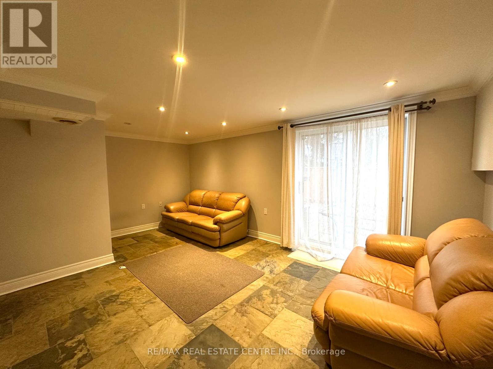 40 - 60 Hanson Road, Mississauga, Ontario  L5B 2P6 - Photo 22 - W12693738