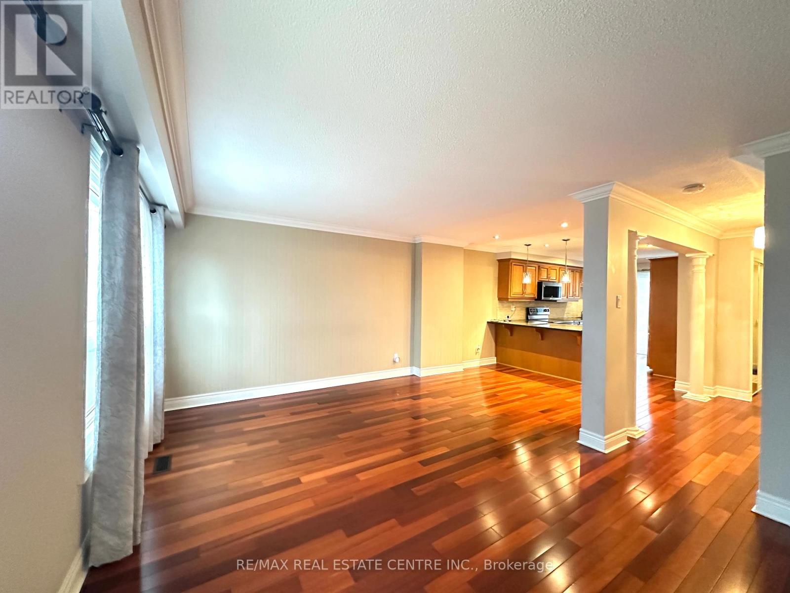 40 - 60 Hanson Road, Mississauga, Ontario  L5B 2P6 - Photo 5 - W12693738