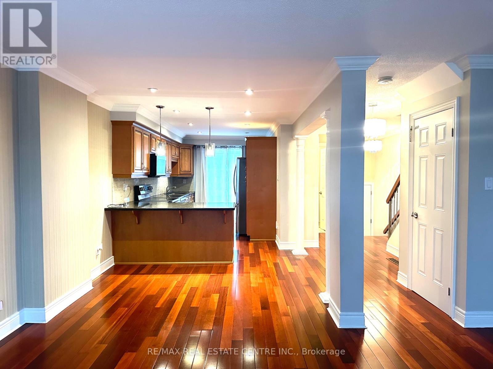 40 - 60 Hanson Road, Mississauga, Ontario  L5B 2P6 - Photo 6 - W12693738