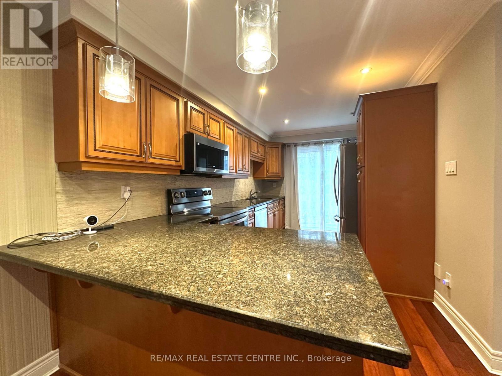 40 - 60 Hanson Road, Mississauga, Ontario  L5B 2P6 - Photo 8 - W12693738