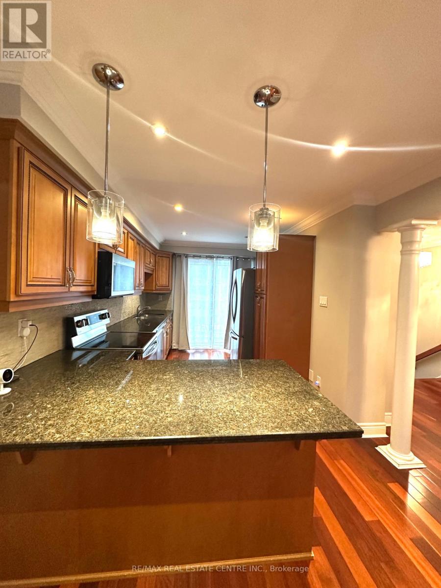 40 - 60 Hanson Road, Mississauga, Ontario  L5B 2P6 - Photo 9 - W12693738