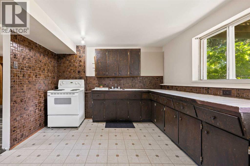 8039 36 Avenue Nw, Calgary, Alberta  T3B 1V8 - Photo 11 - A2276598