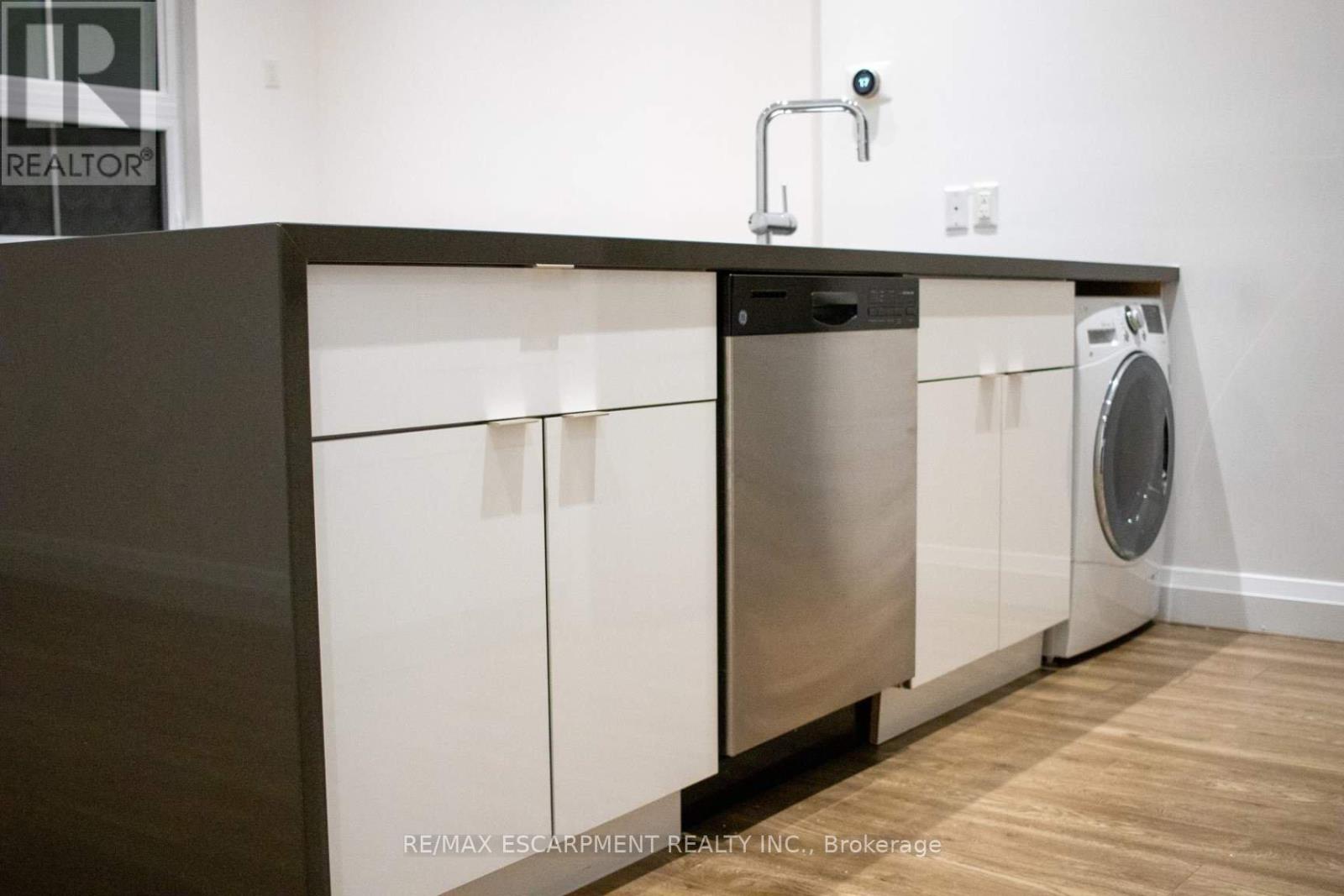 328 - 220 Dundurn Street S, Hamilton, Ontario  L8P 4K7 - Photo 2 - X12693742