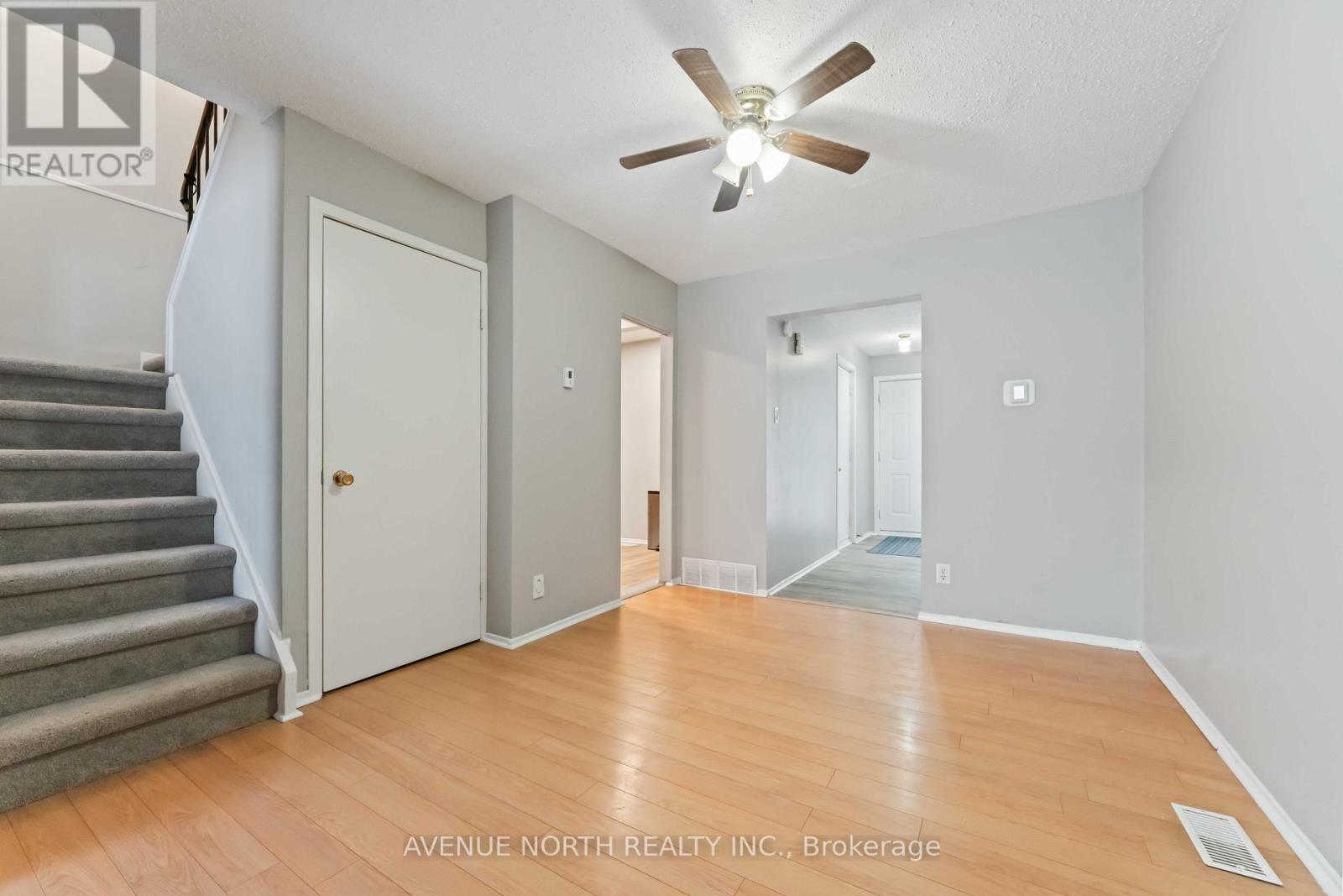 6467 Natalie Way, Ottawa, Ontario  K1C 4Y3 - Photo 9 - X12693792