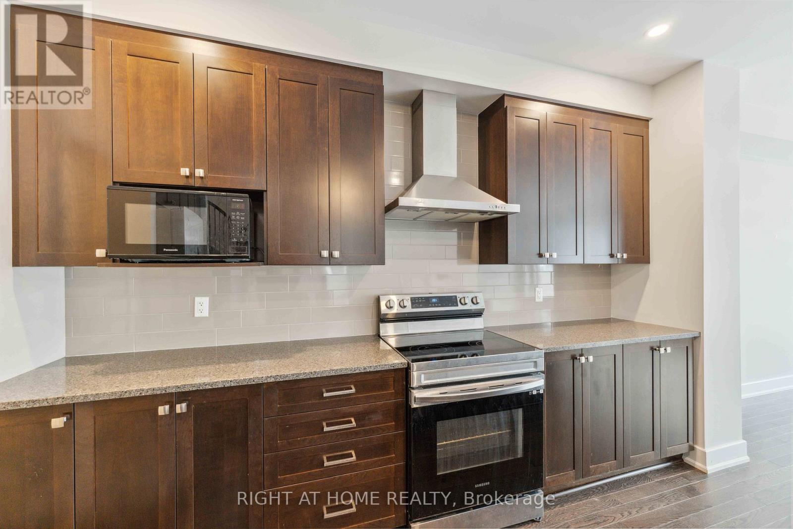 632 Moonflower Crescent W, Ottawa, Ontario  K1T 0X8 - Photo 10 - X12693848