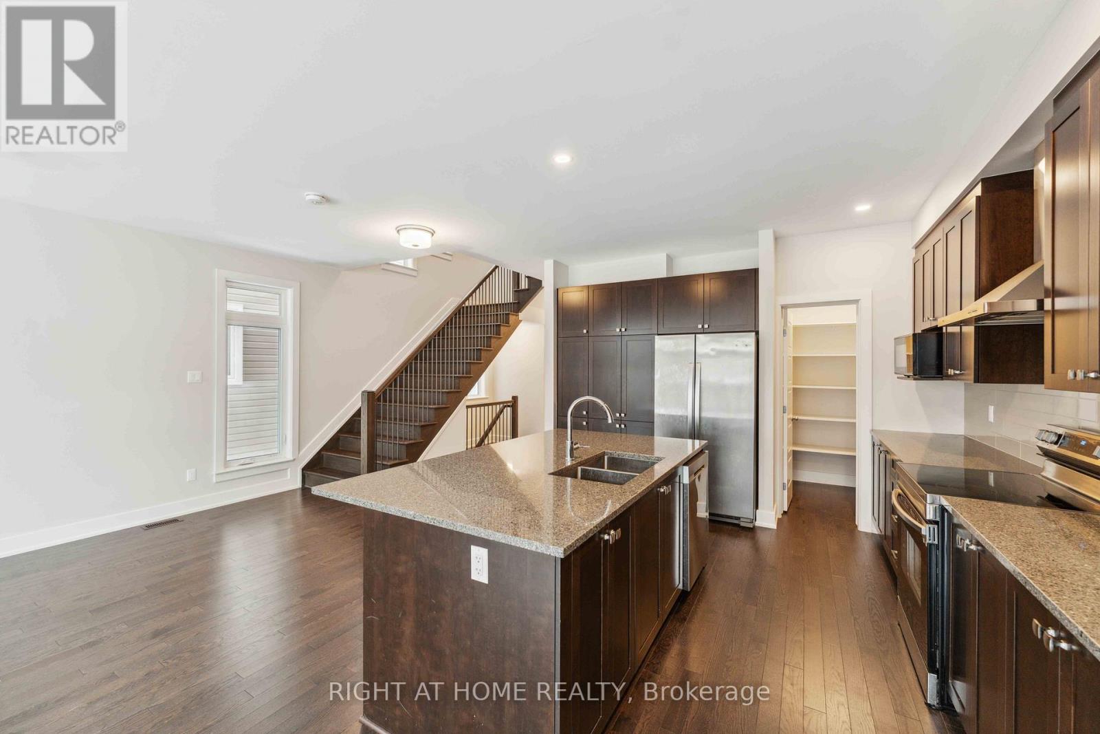 632 Moonflower Crescent W, Ottawa, Ontario  K1T 0X8 - Photo 14 - X12693848