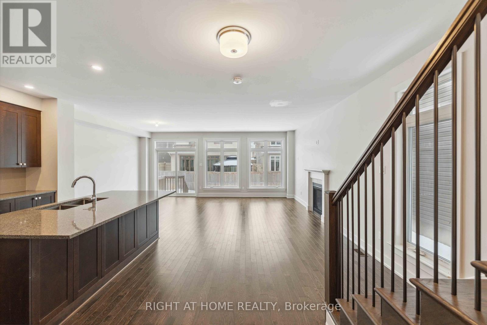 632 Moonflower Crescent W, Ottawa, Ontario  K1T 0X8 - Photo 4 - X12693848