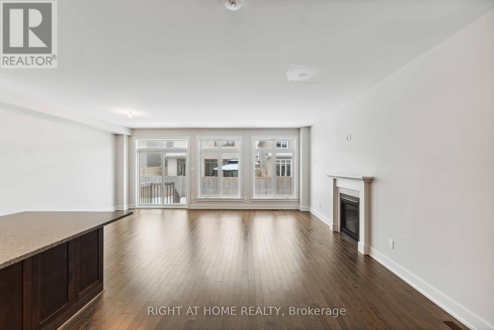 632 Moonflower Crescent W, Ottawa, Ontario  K1T 0X8 - Photo 6 - X12693848