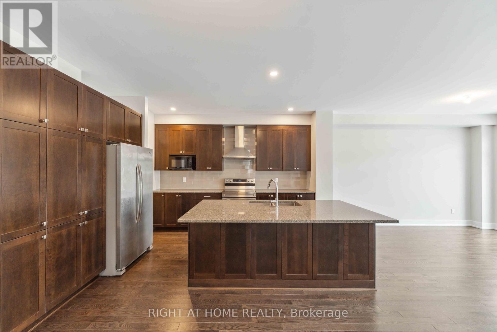 632 Moonflower Crescent W, Ottawa, Ontario  K1T 0X8 - Photo 7 - X12693848