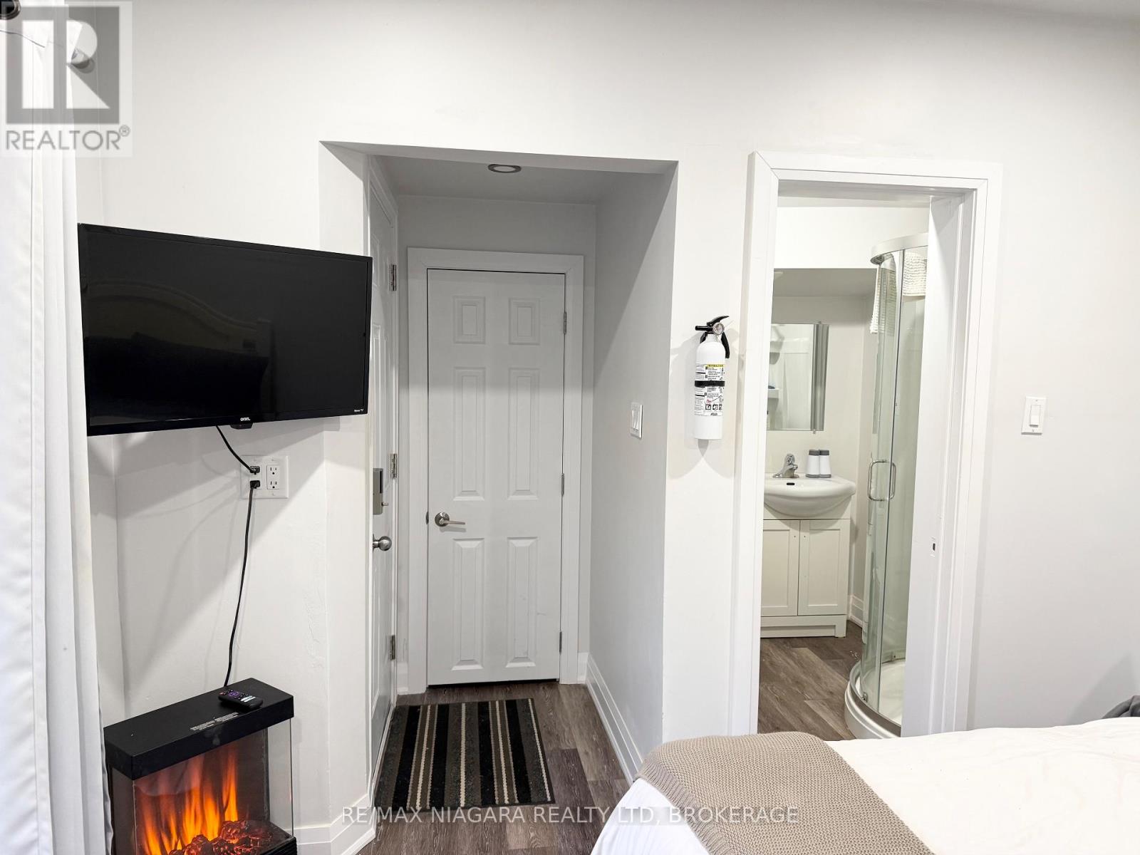 Unit 4 - 4701 River Road, Niagara Falls, Ontario  L2E 3G2 - Photo 10 - X12693834