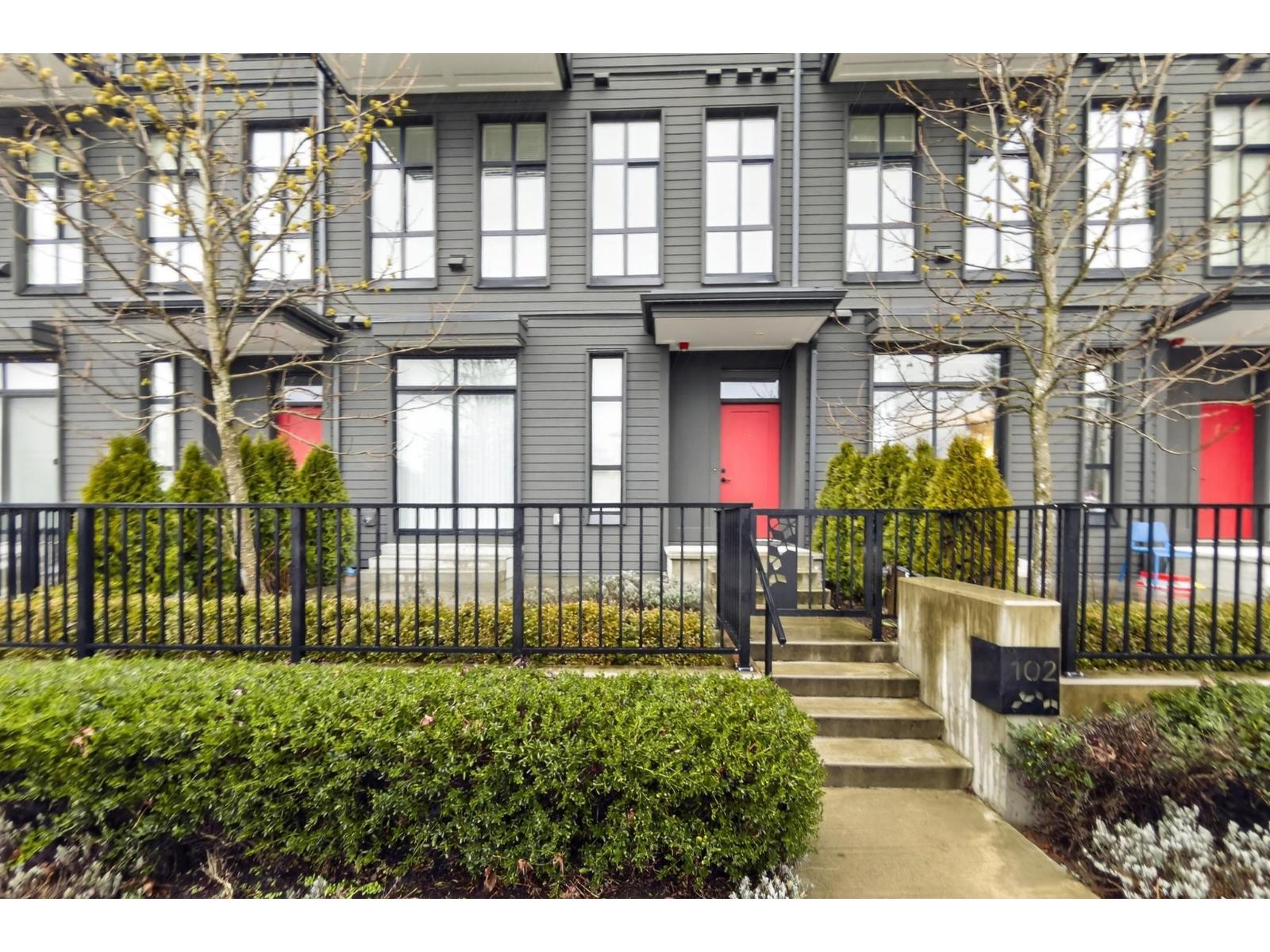 102 13933 105 BOULEVARD, Surrey, British Columbia