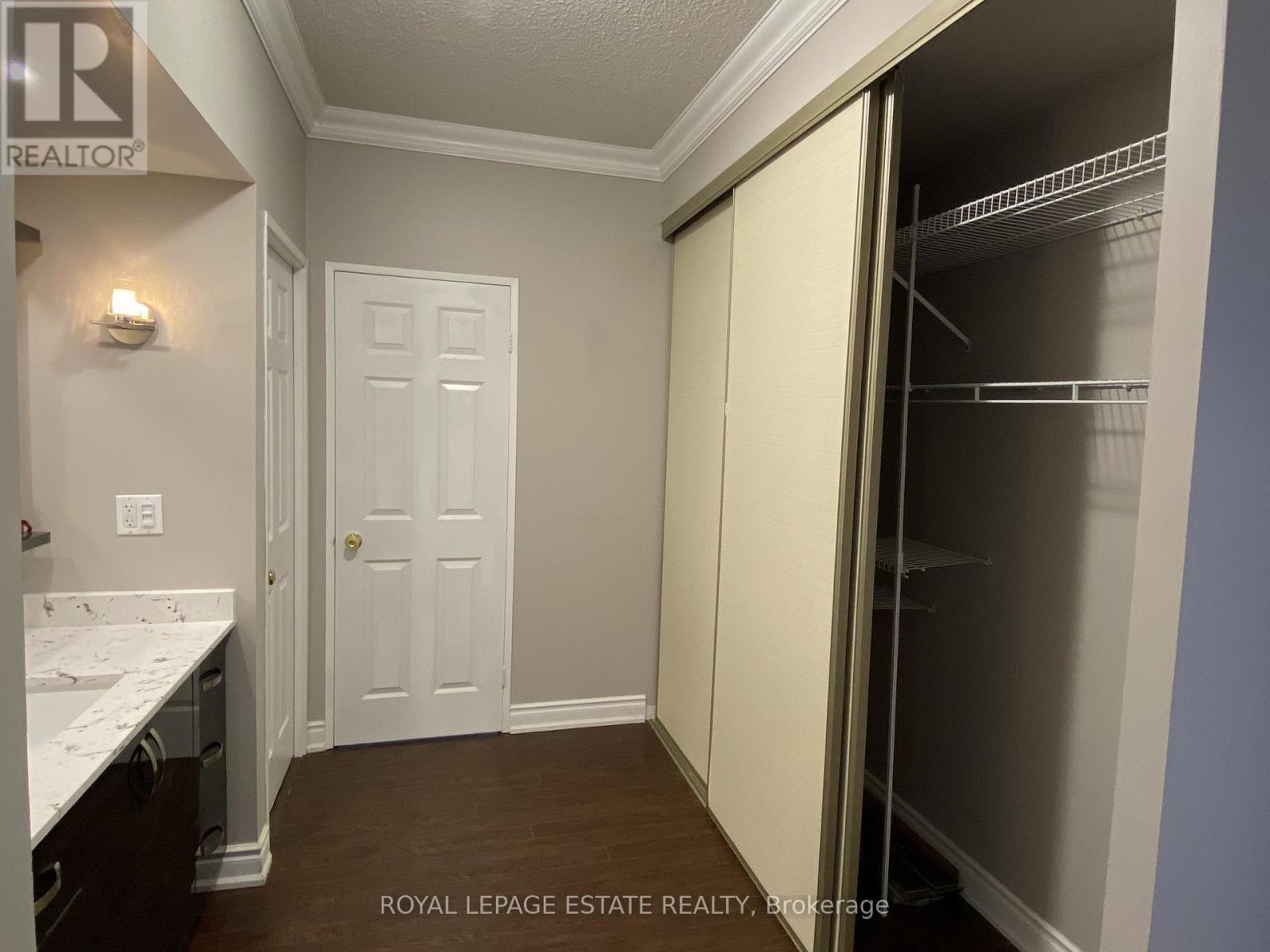 Ph3 - 280 Simcoe Street, Toronto (Kensington-Chinatown), Ontario  M5T 2Y5 - Photo 5 - C12693846