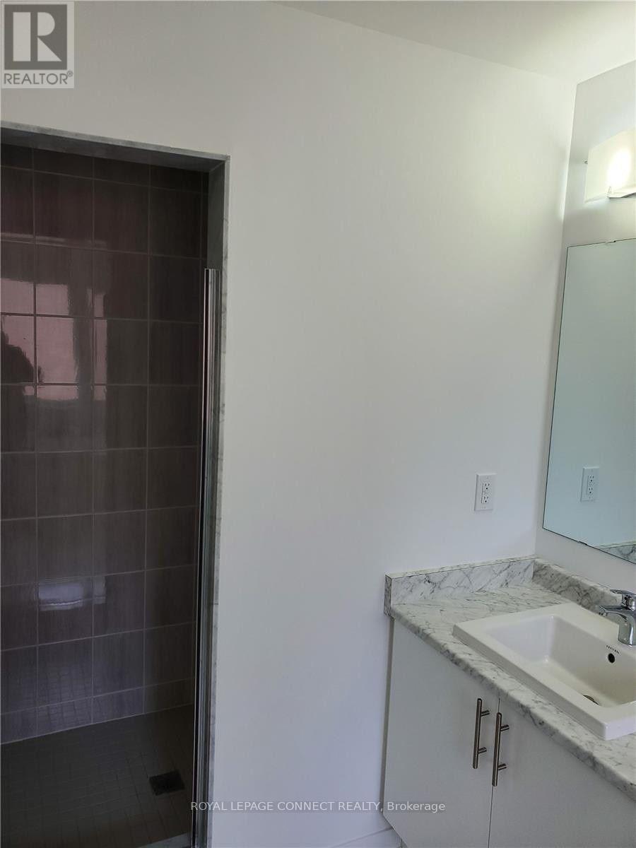 136 Knott End Crescent, Newmarket, Ontario  L3Y 0E4 - Photo 4 - N12693800