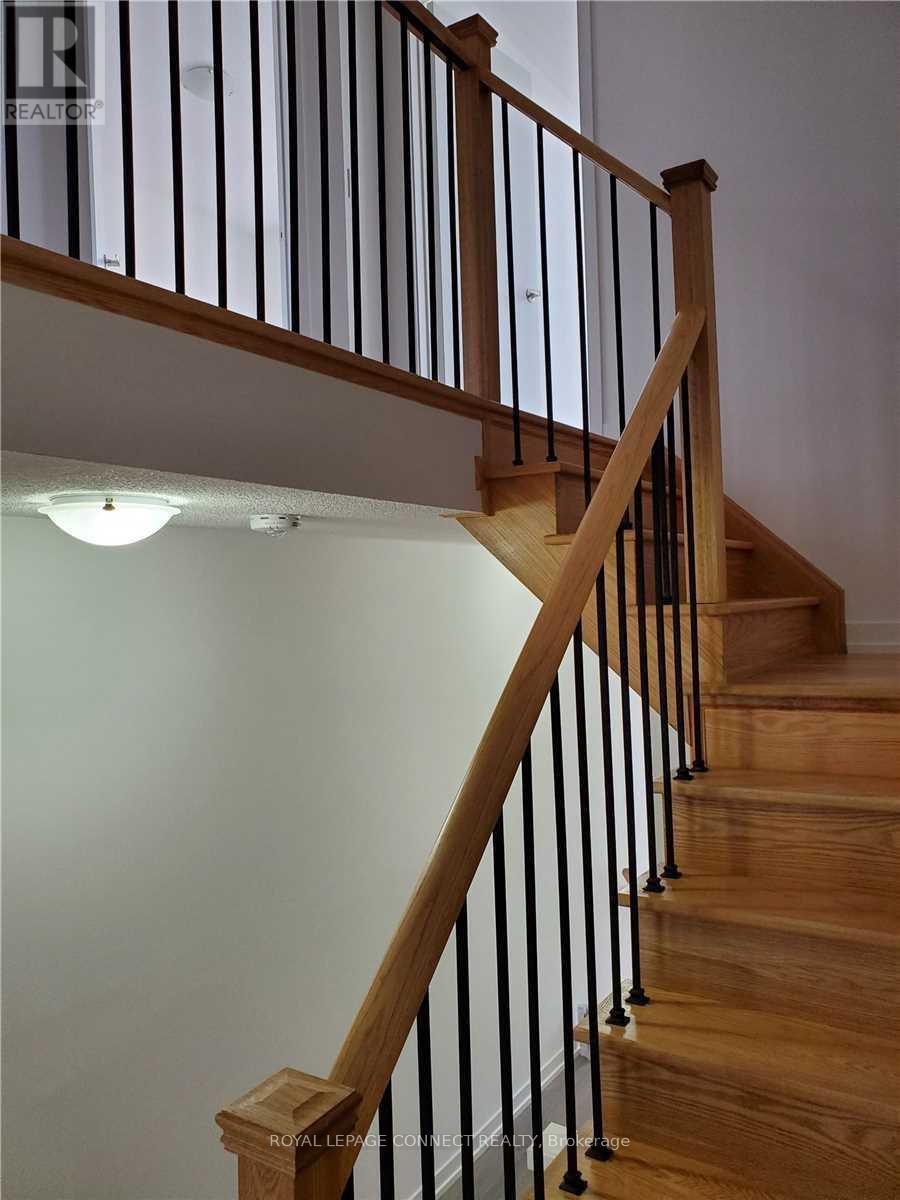 136 Knott End Crescent, Newmarket, Ontario  L3Y 0E4 - Photo 8 - N12693800