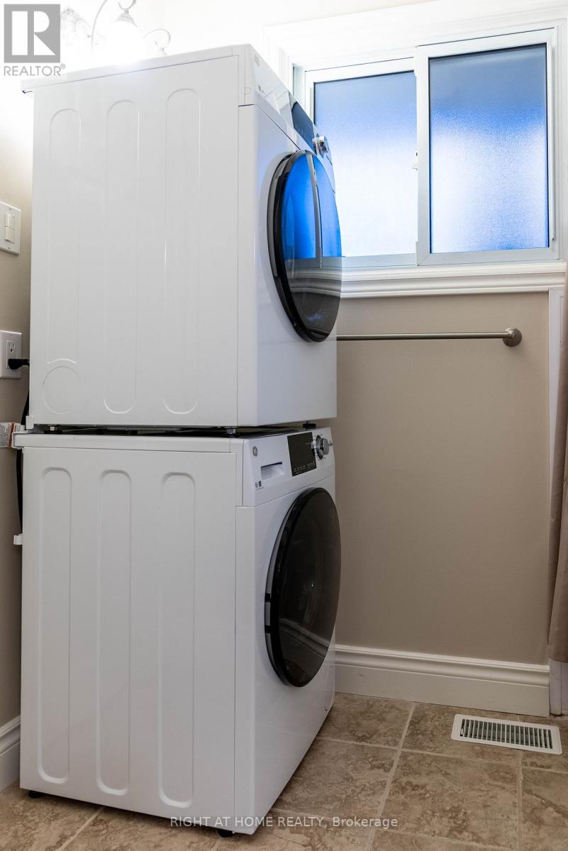 48 Ottaway Avenue, Barrie, Ontario  L4M 2W9 - Photo 10 - S12693830