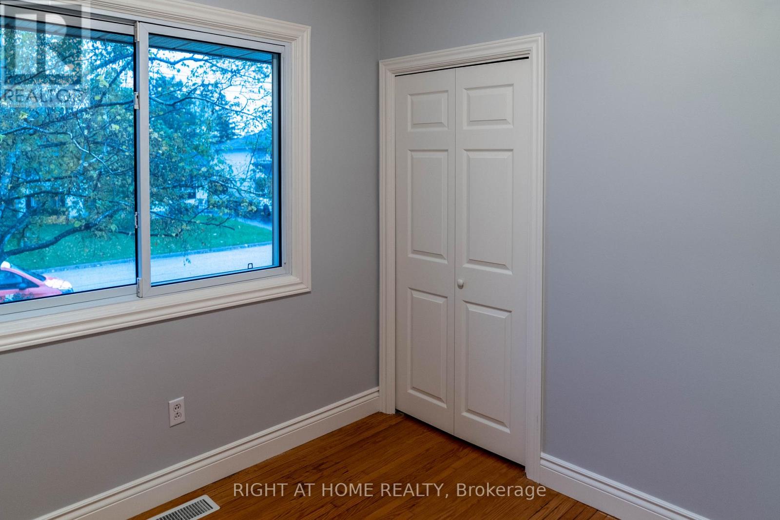 48 Ottaway Avenue, Barrie, Ontario  L4M 2W9 - Photo 12 - S12693830