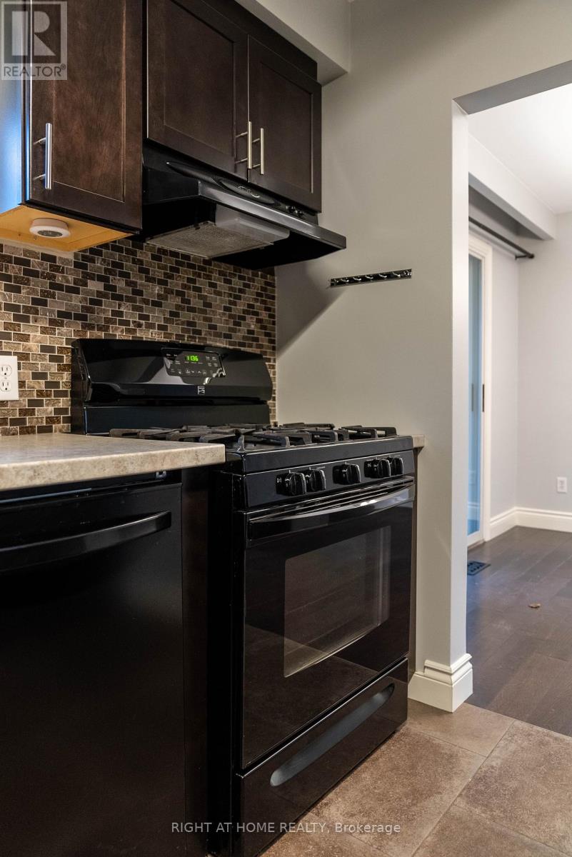 48 Ottaway Avenue, Barrie, Ontario  L4M 2W9 - Photo 7 - S12693830