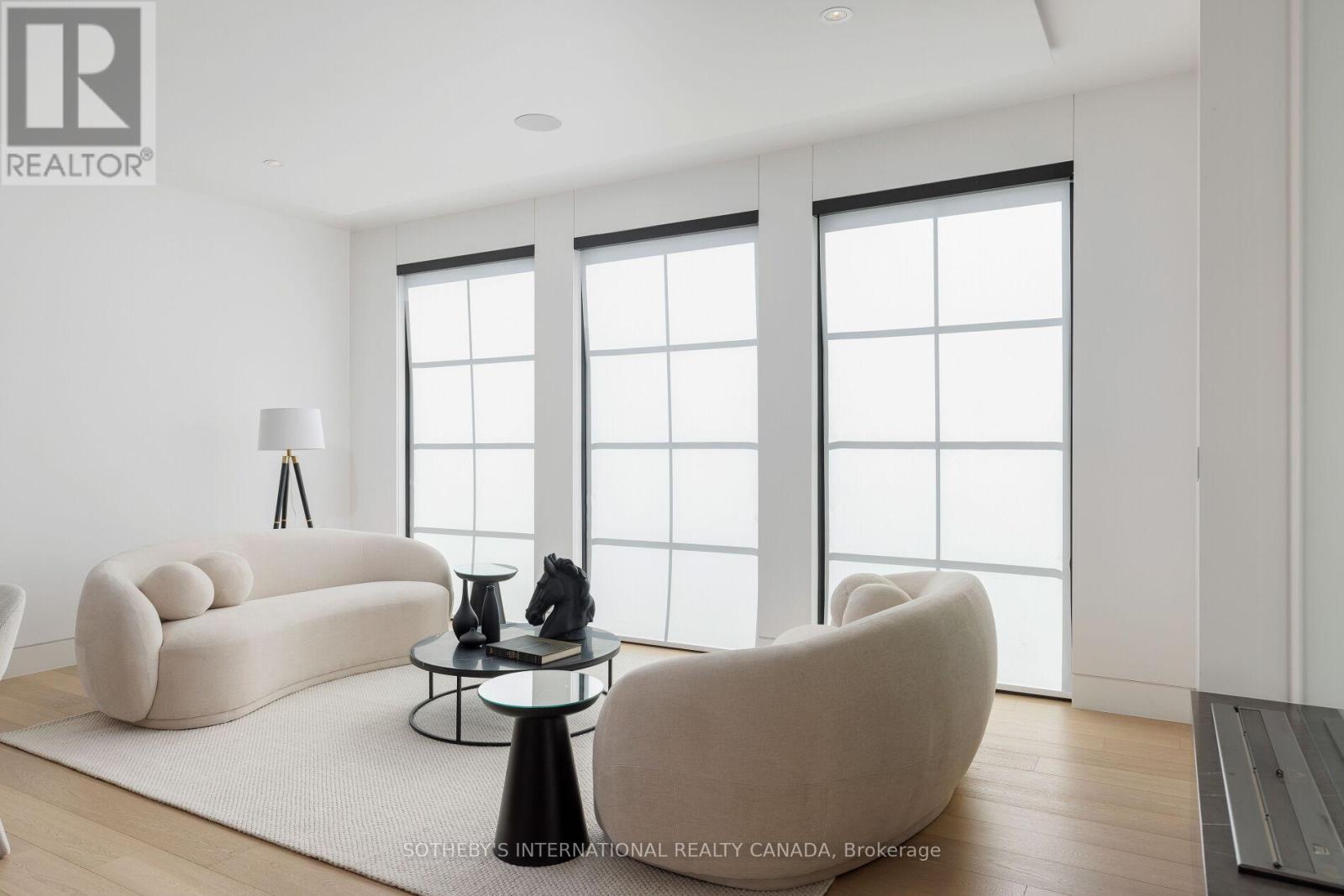 50 Bannon Avenue, Toronto (Kingsway South), Ontario  M8X 1V1 - Photo 3 - W12687346