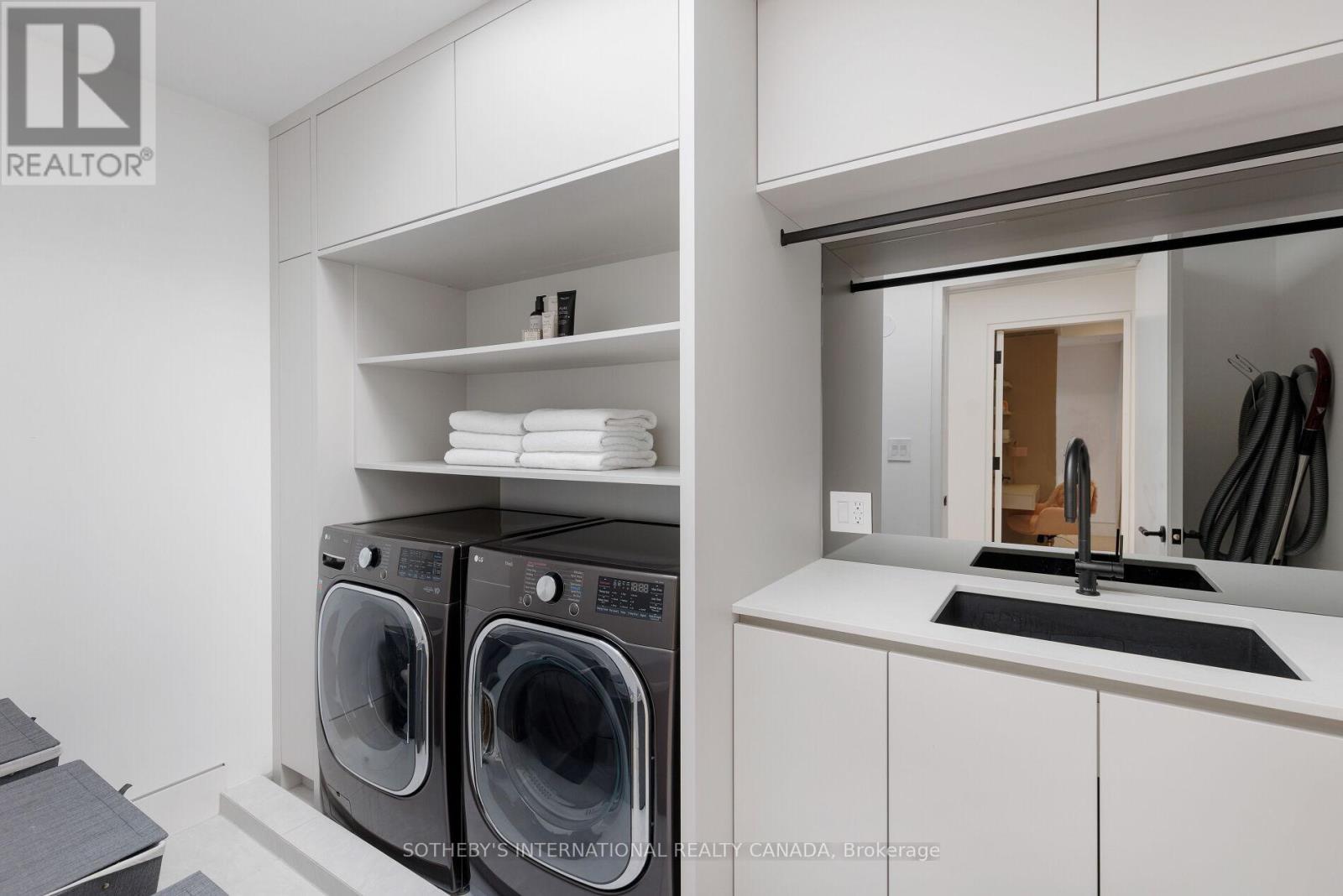 50 Bannon Avenue, Toronto (Kingsway South), Ontario  M8X 1V1 - Photo 39 - W12687346