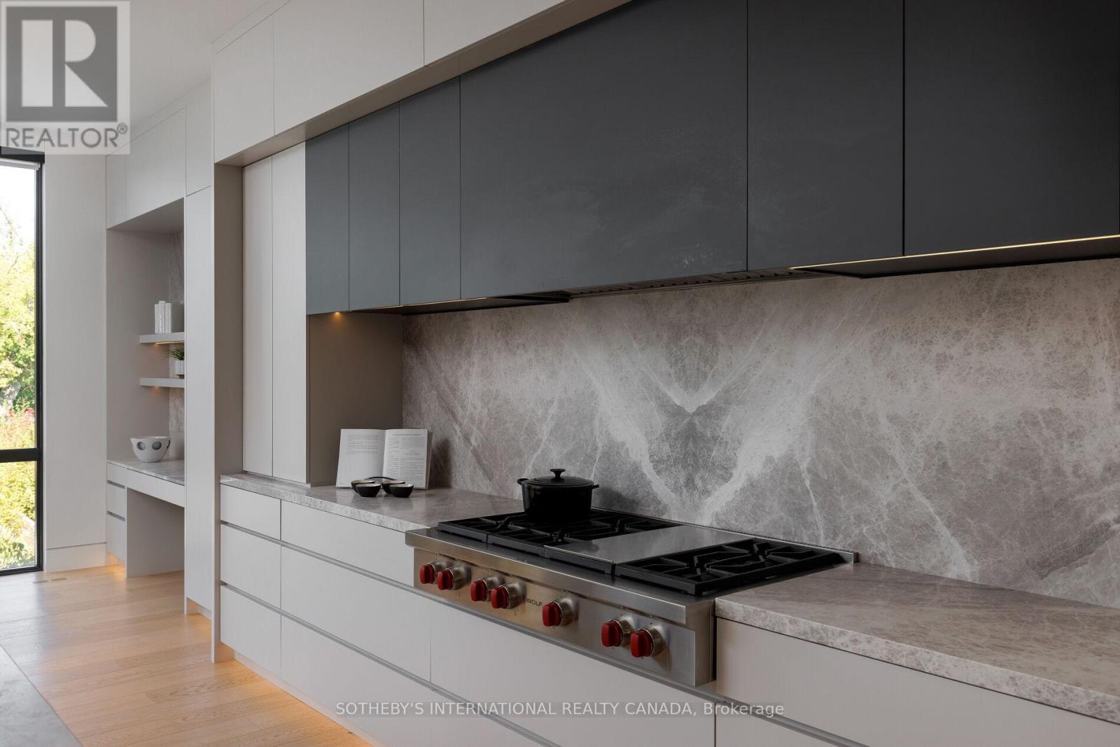 50 Bannon Avenue, Toronto (Kingsway South), Ontario  M8X 1V1 - Photo 9 - W12687346